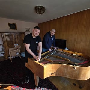 Klaviertransport Wien – Besichtigung und Bewertung eines Flügels vor dem Transport